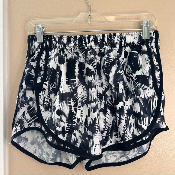 Set of 2 Calvin Klein Women’s Black/White Lined Athletic Shorts Size Small - Picture 4 of 8